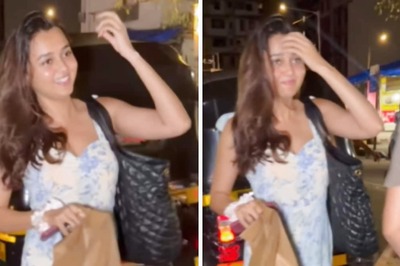 Tejasswi Prakash Flaunts Million-Dollar Smile As She Takes Auto Rickshaw Ride