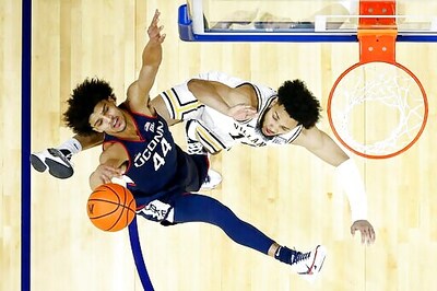 Dixon Scores 24, No. 12 Villanova Beats No. 17 UConn 85-74