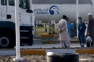 US Navy Stops Ship Carrying 'Explosive Precursor' from Iran Amid Huthi Attacks