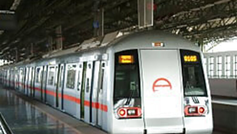 Woman kills self on metro tracks