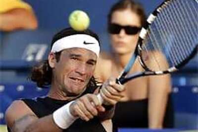 Moya out, Bhupathi, Ancic advance