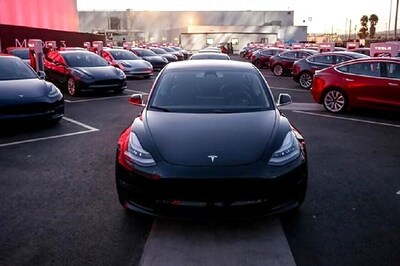 Tesla Seeks to Raise $1.5 Billion to Ramp Up Production of Model 3 Sedan