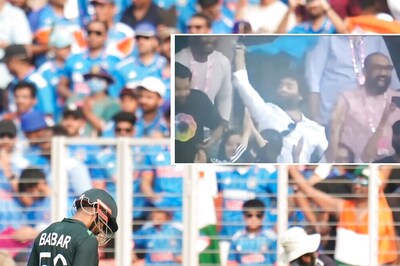 Arijit Singh Celebrates Wildly, Waves His India Jersey after Mohammed Siraj Clean Bowls Babar Azam | WATCH