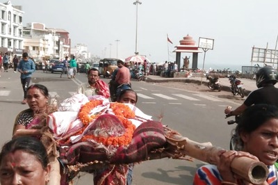 Daughters Break Barriers, Perform Last Rites of Mother After Her Sons 'Forget' Duty