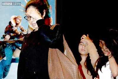 Snapshot: Sridevi spotted with daughters Jhanvi and Khushi, hide faces from the shutterbugs