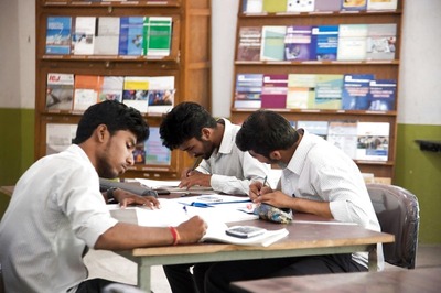 Clarify on Conduct of NEET This Year, Palaniswami Tells Govt