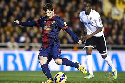 Messi gives Barcelona 1-1 draw at Valencia