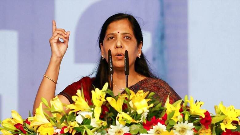 Sunita Kejriwal Likely to Join AAP's LS Campaign in Delhi, Will Hold Roadshows This Weekend: Sources