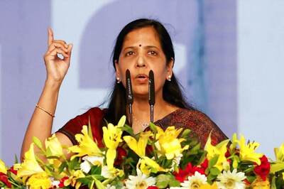 Sunita Kejriwal Likely to Join AAP's LS Campaign in Delhi, Will Hold Roadshows This Weekend: Sources