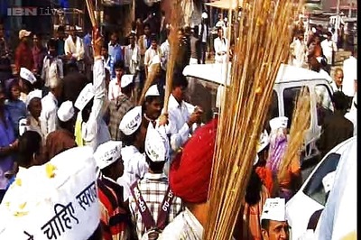 With AAP expected to sweep Delhi, broom prices shoot up