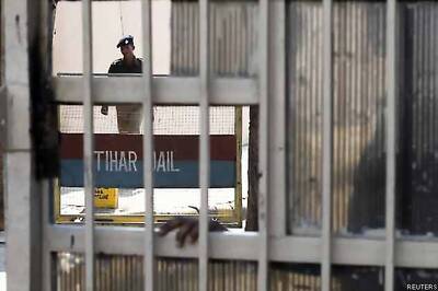 Delhi gangrape case: Lawyer of accused warned