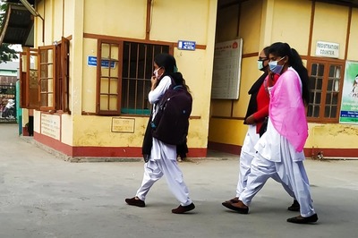 Maharashtra Mulls Reopening Schools for Covid-free Villages, CM asks for Status Report