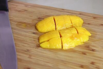 How to Make a Mango Smoothie