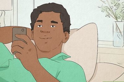 How to Be Funny Texting a Girl