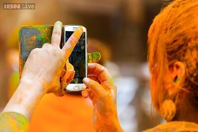 Tips & Tricks: 13 simple ways to protect your smartphone this Holi