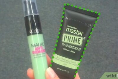 How to Cover a Pimple With Green Concealer