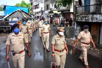 Police Search House of Woman Who Claims to Be Second Wife of Maha Minister Munde