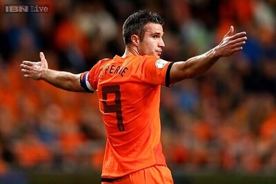Van Persie hat-trick breaks Dutch scoring record