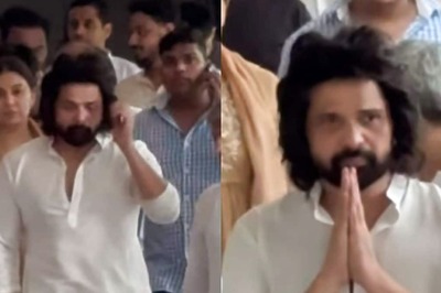 Himesh Reshammiya Gets Emotional at Father Vipin Reshammiya's Last Rites, Greets Paps With A Namaste | Watch