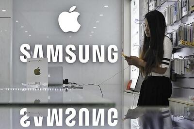 Apple wins ban on older model Samsung smartphones