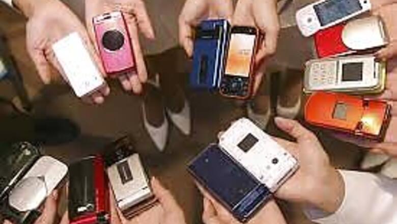 India has 55.48 crore mobile owners, 14.32 crore Internet users