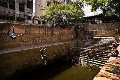 People crowd rivers, shady trees as heat toll passes 1400