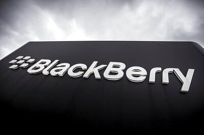 BlackBerry suffers another loss; now aims to refocus on business services