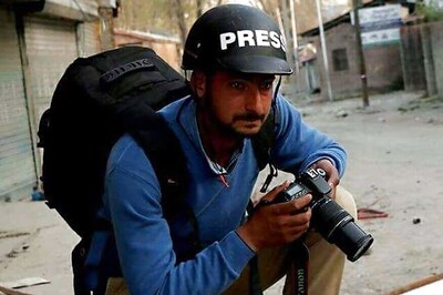 Mother of Kashmiri Journalist Accused of Stone Pelting Relieved After He Gets Bail