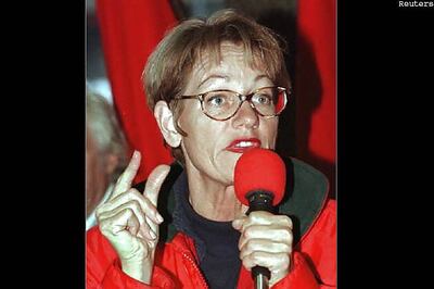 Raging Swedish feminists burn $ 13,000 in cash