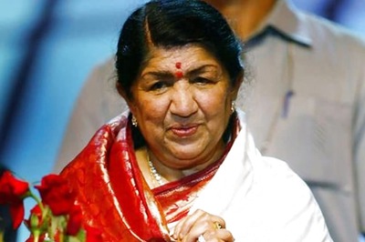 Lata Mangeshkar Conferred 'Swara Mauli' Award