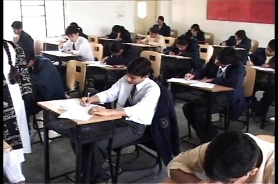 CBSE issues dress code for AIPMT, asks students not to wear shoes