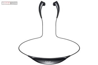 Samsung Gear Circle: Samsung's new wearable device is a digital necklace