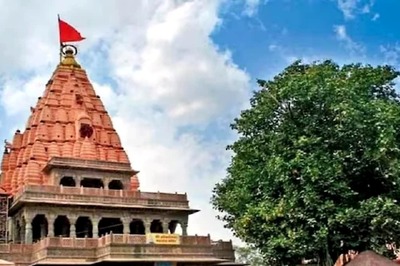 14 Injured in Massive Fire at Ujjain Mahakal Temple; CM Yadav Orders Special Probe, Meets Victims