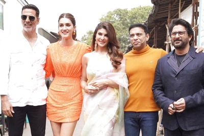 Amid Ongoing Money Laundering Case, Jacqueline Fernandez Visits Vaishno Devi Temple