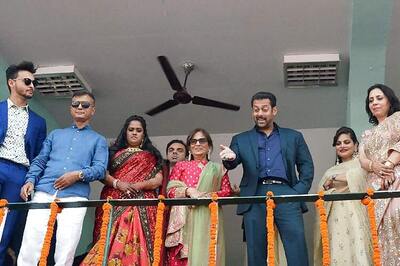 Salman Khan attends Arpita's wedding reception, gets taste of Himachali culture