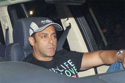 Snapshot: A day before Sanjay Dutt surrenders, Salman pays him a visit