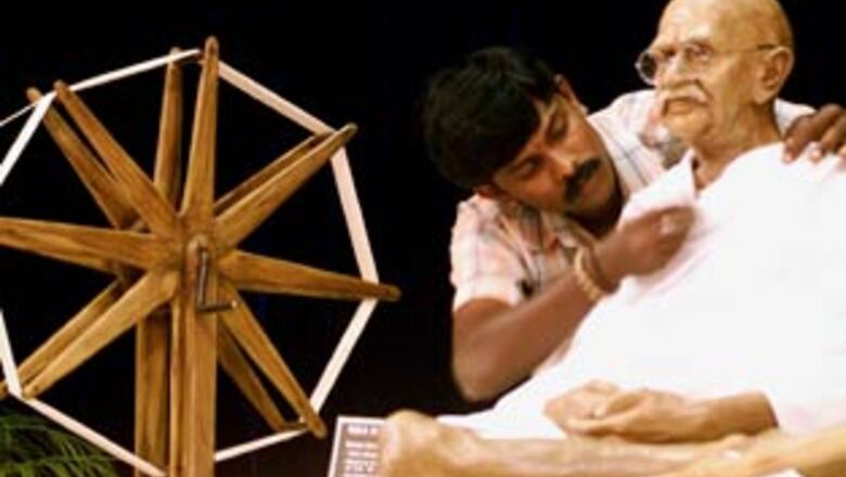Mahatma Gandhi's sandals, glasses put on auction