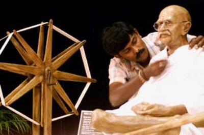 Mahatma Gandhi's sandals, glasses put on auction