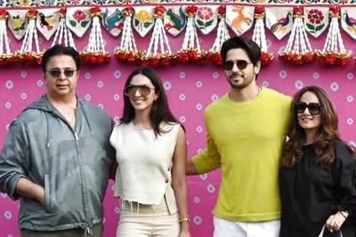 Sidharth Malhotra, Kiara Advani Pose With Family Ahead Of Anant Ambani-Radhika Merchant's Pre-Wedding Bash