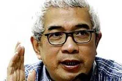 China jails HK reporter for spying