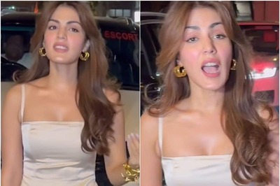 Rhea Chakraborty Gets ANGRY At Paps, Tells Them 'Chillao Mat' Outside a Party in Mumbai | Watch