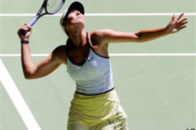 Sharapova struggles into Round II