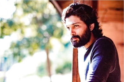 Actor Allu Arjun's Vanity Van 'Falcon' Damaged in Road Mishap in Telangana