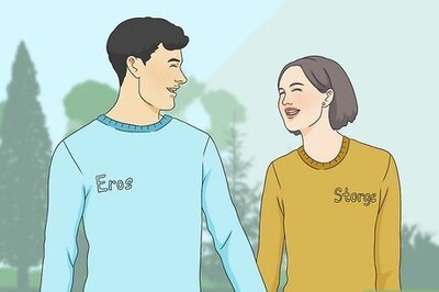 How to Date a Hopelessly Romantic Person When You Are Not Hopelessly Romantic