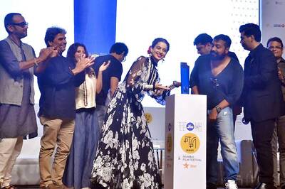 Kangna Ranaut Unveils The Trophy At Jio MAMI 18th Mumbai Film Festival