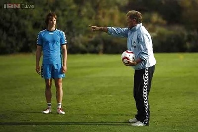 Spurs in my bones and blood, says hopeful Glenn Hoddle