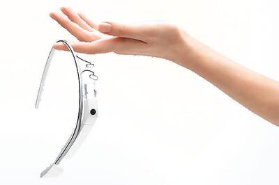 Google erases all Glass data; starts working on a new version