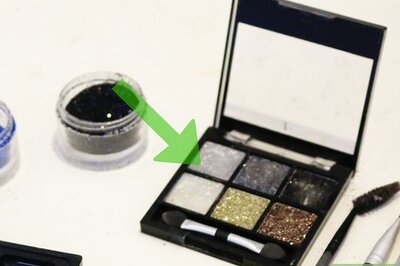 How to Apply Glitter Eye Makeup
