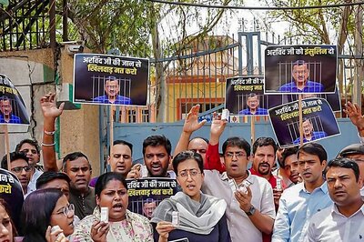 'Kejriwal Ko Insulin Do': AAP Workers Protest Outside Tihar Jail