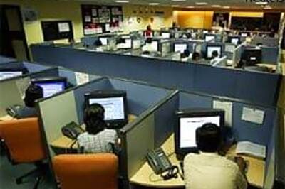 Satyam Q2 net rises, cuts full-year revenue guidance